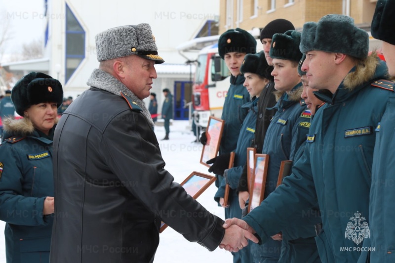 В Главном управлении провели торжественное построение, посвящённое Дню народного единства