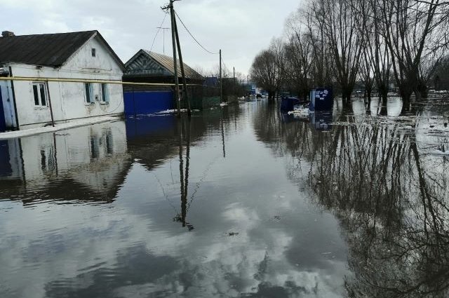 На улицах села Туруново воды оказалось очень много.