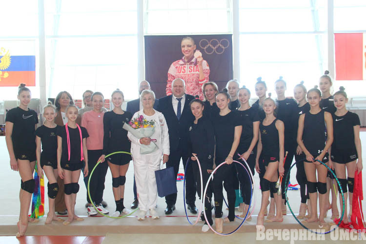 Сергей Шелест поздравил с 8 марта заслуженного тренера по художественной гимнастике Веру Штельбаумс