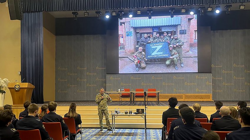 Час с героем