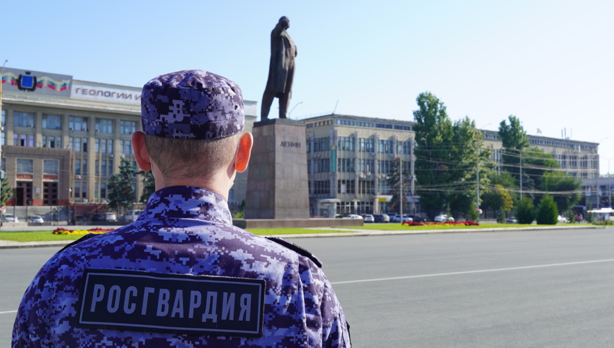 В Саратове сотрудники Росгвардии задержали гражданина, подозреваемого в незаконном обороте наркотических средств
