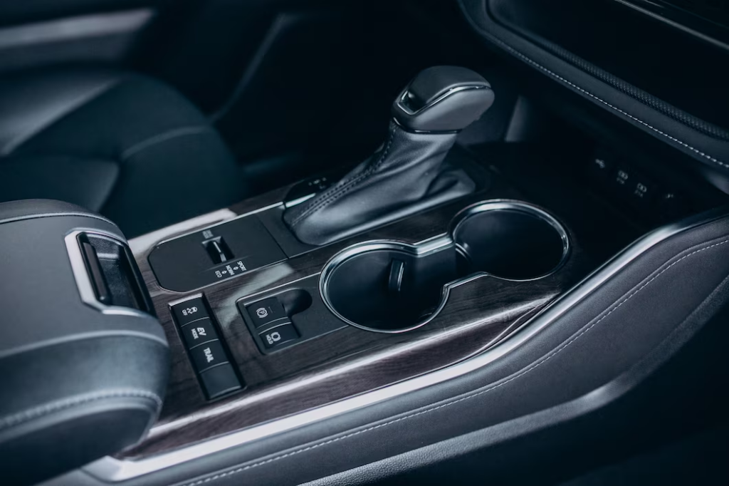Toyota Camry возглавила рейтинг самых популярных авто на вторичном рынке России