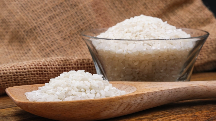 Скандал в кабмине Японии: чиновник признался, что никогда не покупал рис, потому что ему его дарят тоннами