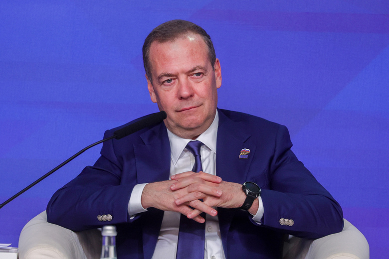 «Альянс — наш враг»: Медведев прокомментировал роспуск Совета Россия — НАТО
