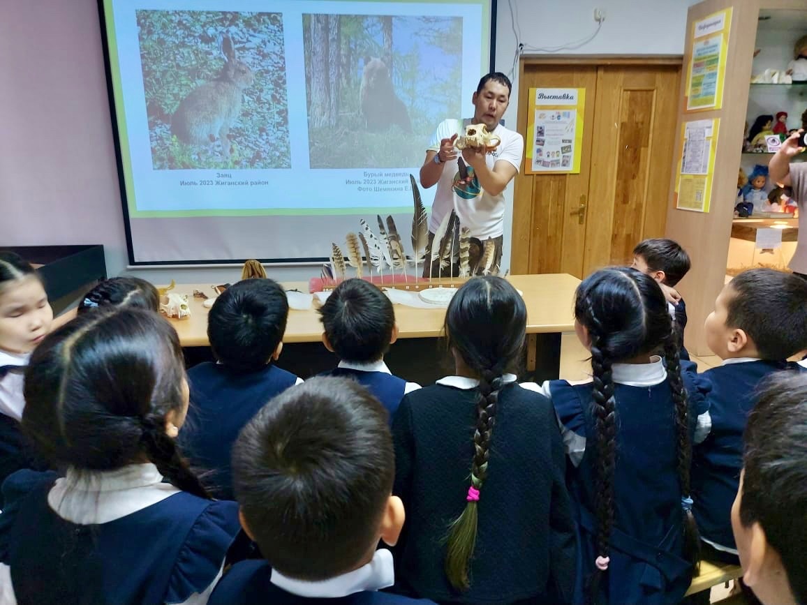 Саха-корейская школа якутск. Директор 31 школы якутск. Якутские школьники. Саха уроке. Учителя мобу саха гимназии.