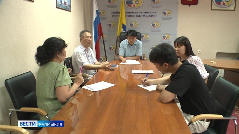 Калмычка в национальном костюме. Население республики калмыкия 2024. Население республики калмыкия 2024. Население республики калмыкия 2024. Элиста 2023.