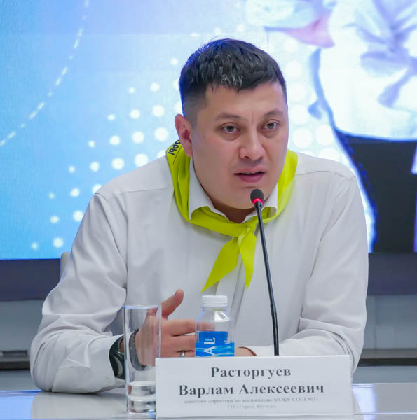 Акция навигаторов детства поколение в движении. Продавец игрушек для детей. Детский советник. Детский советник. Продавец игрушек.