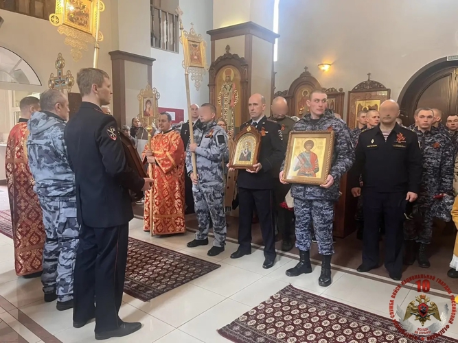 В Калининграде росгвардейцы приняли участие в крестном ходе в День памяти святого великомученика Георгия Победоносца