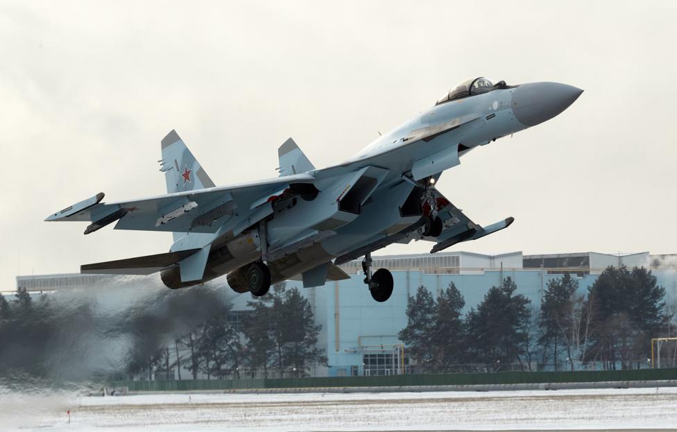 ОАК передала в российские войска очередную партию самолетов Су-35С ...