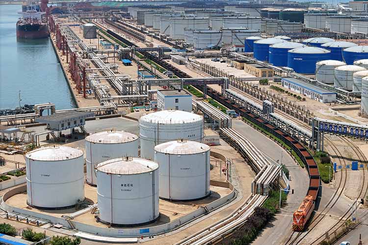 «После новых санкций цены подскочили на 10 процентов, но это было вызвано неопределенностью, а что дальше? А дальше схемы все равно отстроятся. Не мы эти схемы открывали»