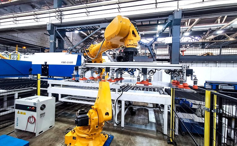 Сенаторы ознакомились с предприятием по производству лифтового оборудования акционерного общества «Щербинский лифтостроительный завод»