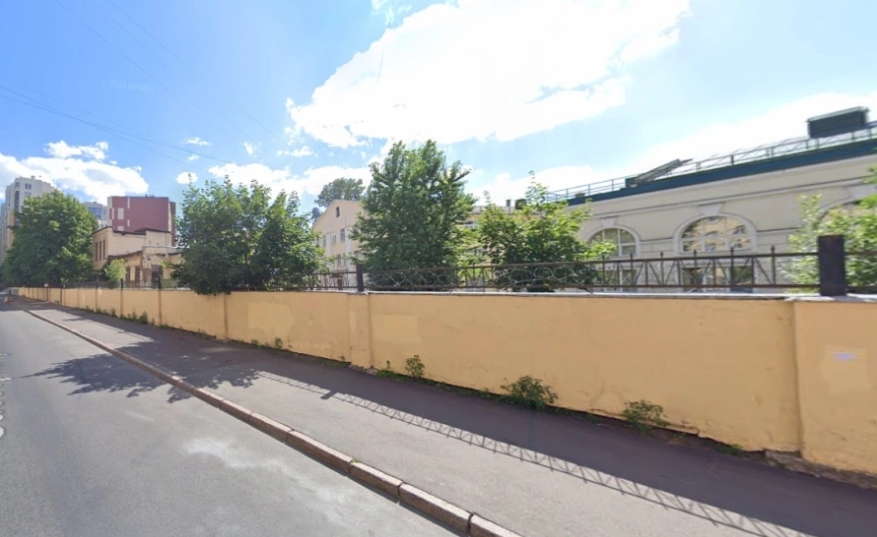 Вид на промзону на Заозерной улице в Санкт-Петербурге