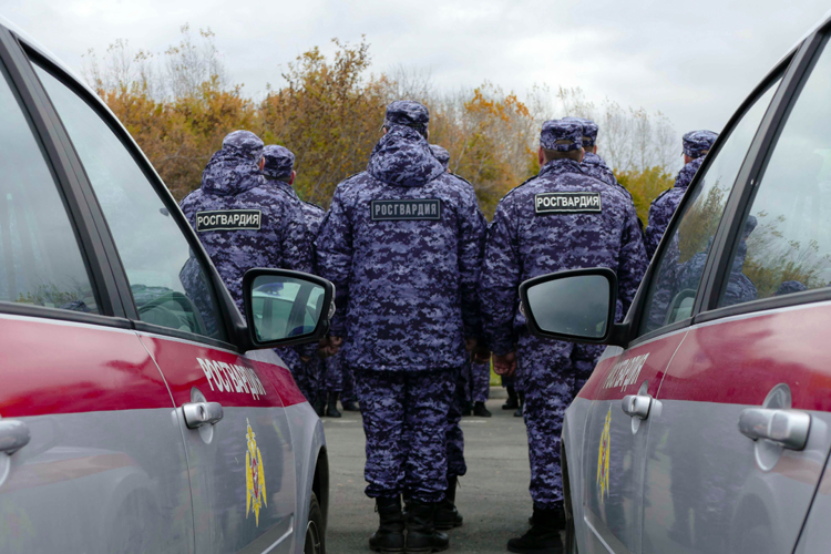 В Кузбассе более 50 служебных автомобилей пополнили автопарк Росгвардии 