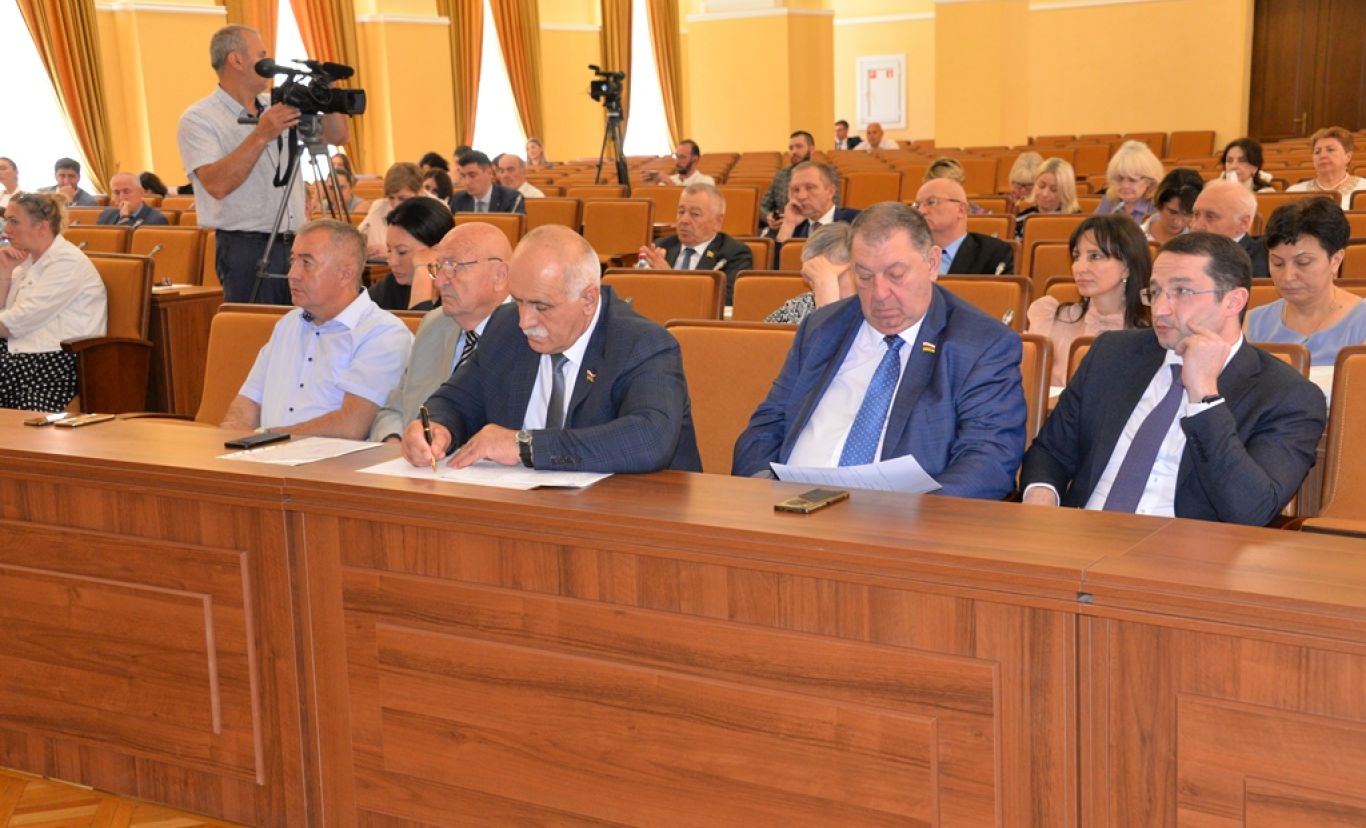 Труд всем владикавказ. Бассейн олимп владикавказ. Труд всем владикавказ. Санакоев нугзар. Министр труда и социального развития рсо-алания.