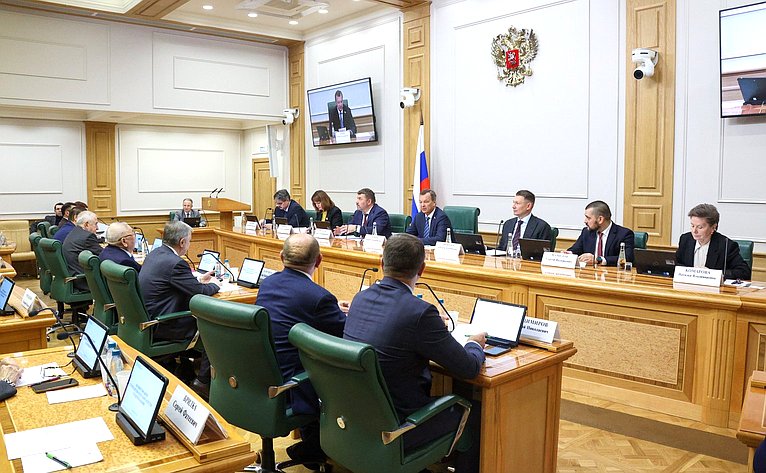 «Парламентский диалог» с руководителем Федерального агентства по недропользованию Олегом Казановым