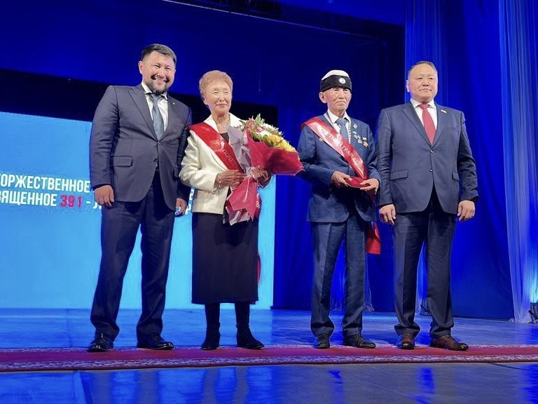 В Якутске состоялось торжественное собрание общественности к 391-летию города
