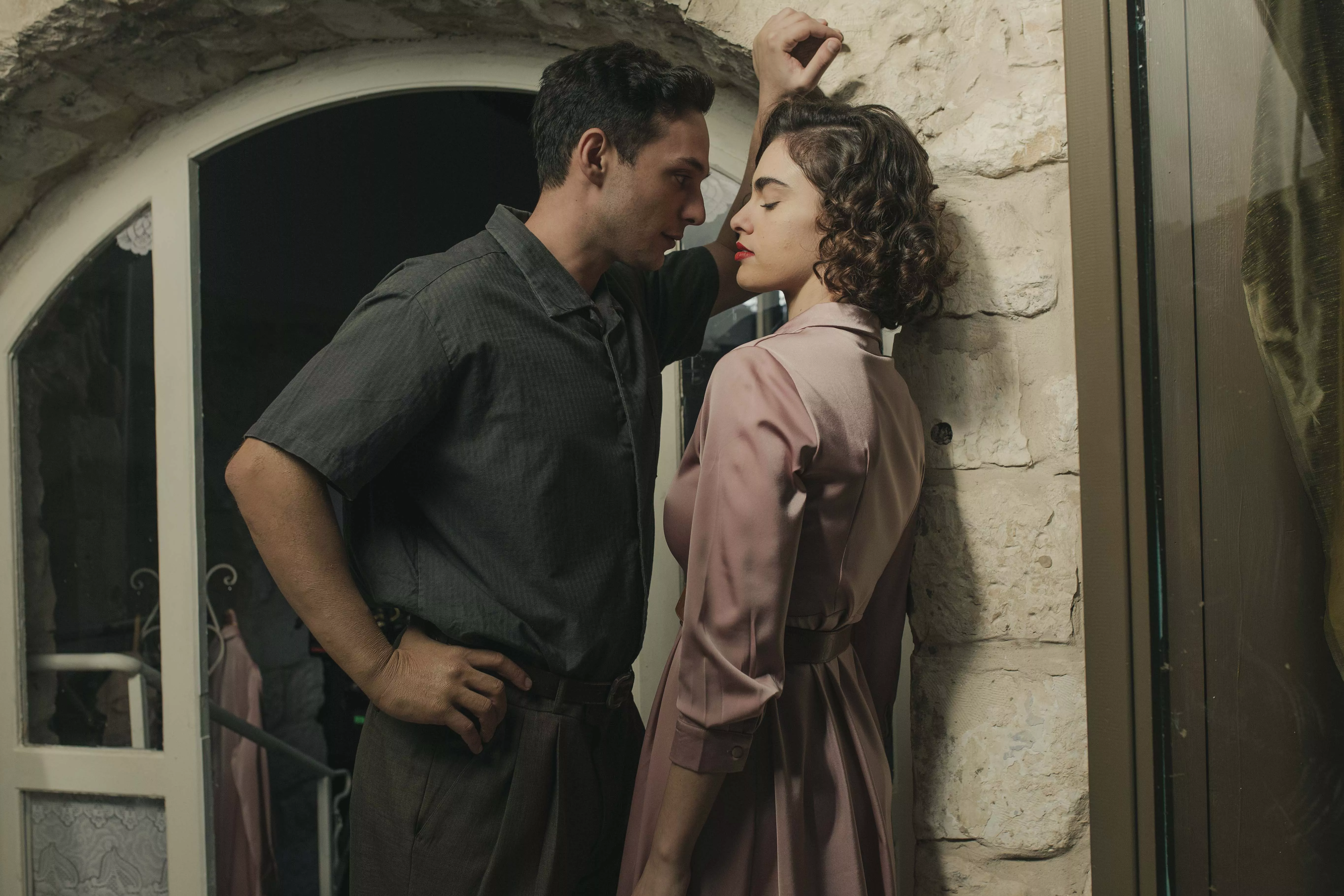 Свелл ариэль ор. Королева иерусалима сериал. Королева иерусалима сериал. Королева красоты иерусалима. Королева красоты иерусалима 1 сезон.