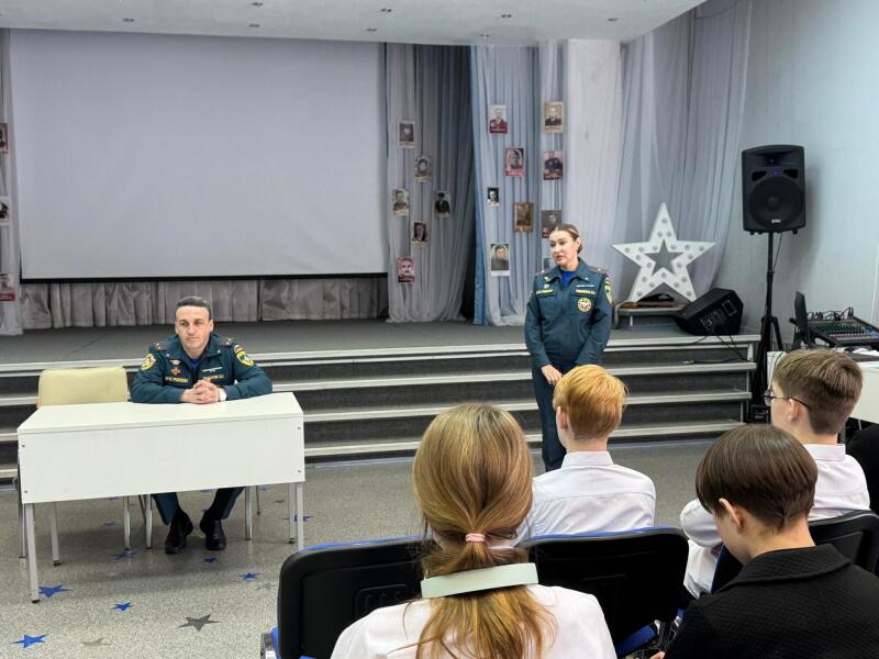 Школьникам Югры рассказали о профессии спасателя