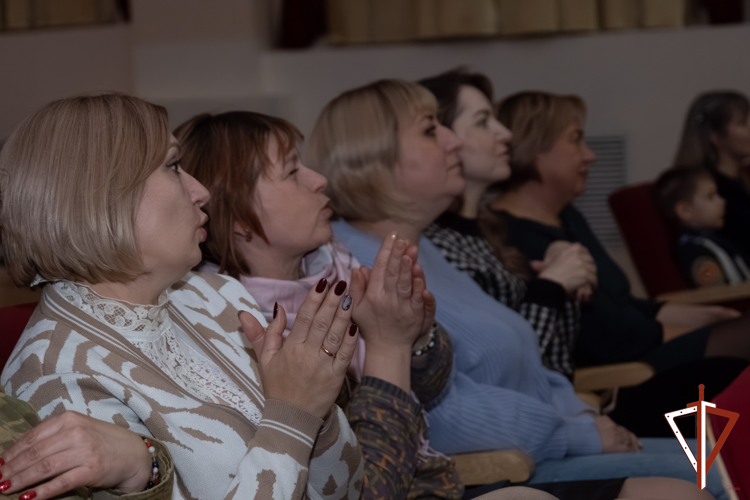 На Среднем Урале росгвардейцы присоединились к поздравлениям своих родных и близких с Днем матери 