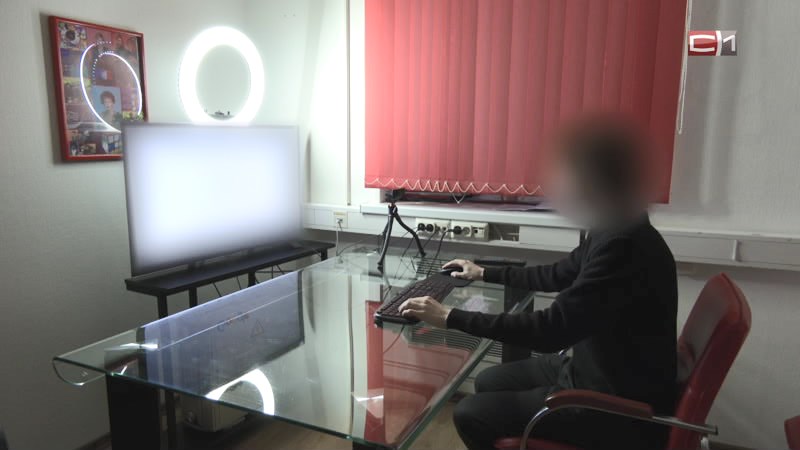 Штраф за публикацию с запрещенной символикой получил житель Сургутского района