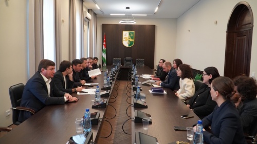 В Парламенте обсуждались вопросы взаимодействия нотариальных контор и Государственной кадастровой палаты Республики Абхазия