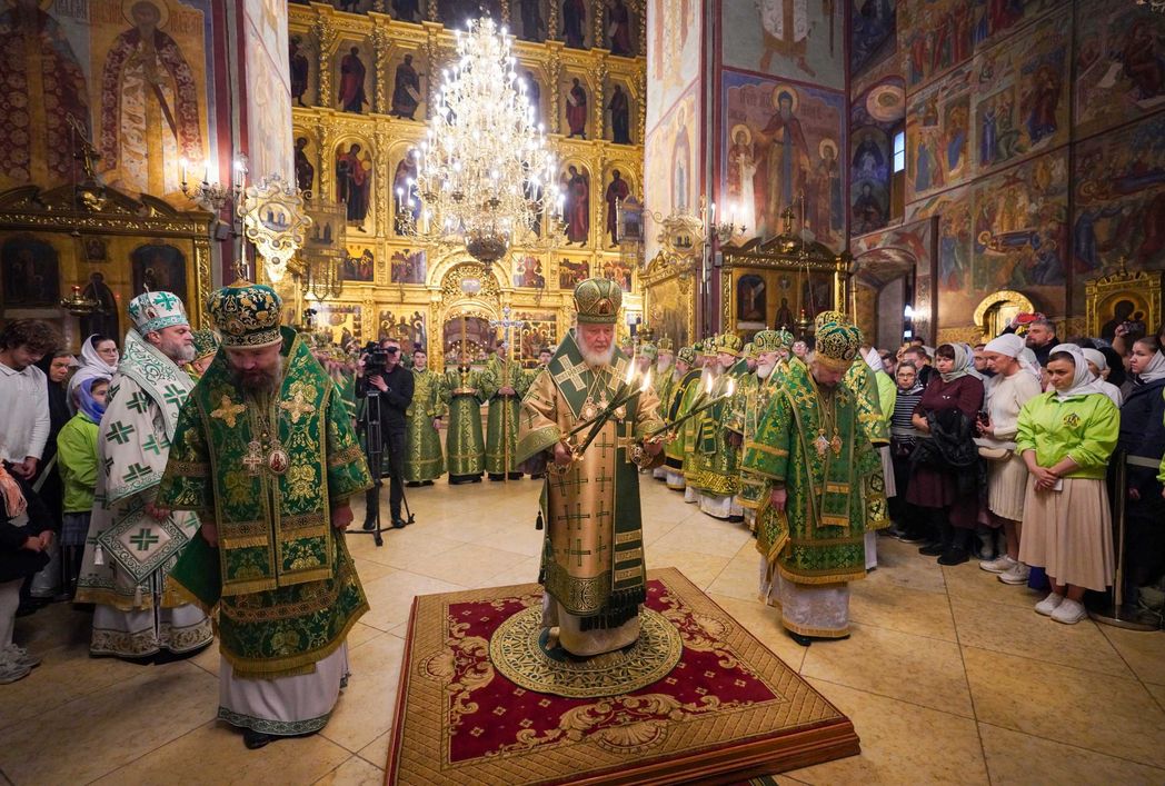 В день памяти преподобного Сергия Радонежского Предстоятель Русской Церкви совершил Литургию в Успенском соборе Троице-Сергиевой лавры