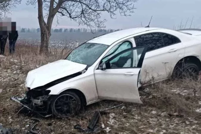 На трассе М5 в направлении Единецкого района произошло ДТП. Погибли полицейский и его супруга