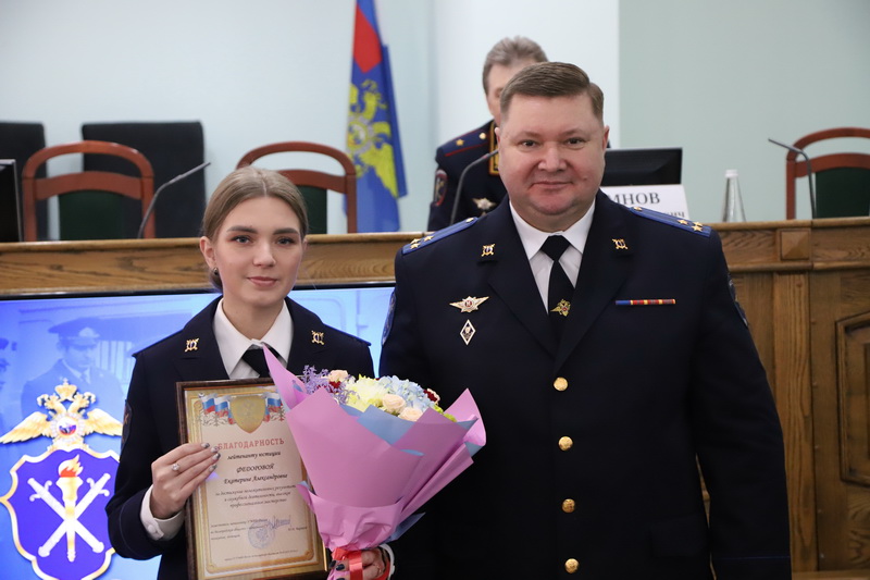 Начальник умвд по белгороду. Друшляков Белгород УМВД. Умнов Василий Петрович начальник УМВД. Генерал Умнов МВД Белгород. Начальник и сотрудник.