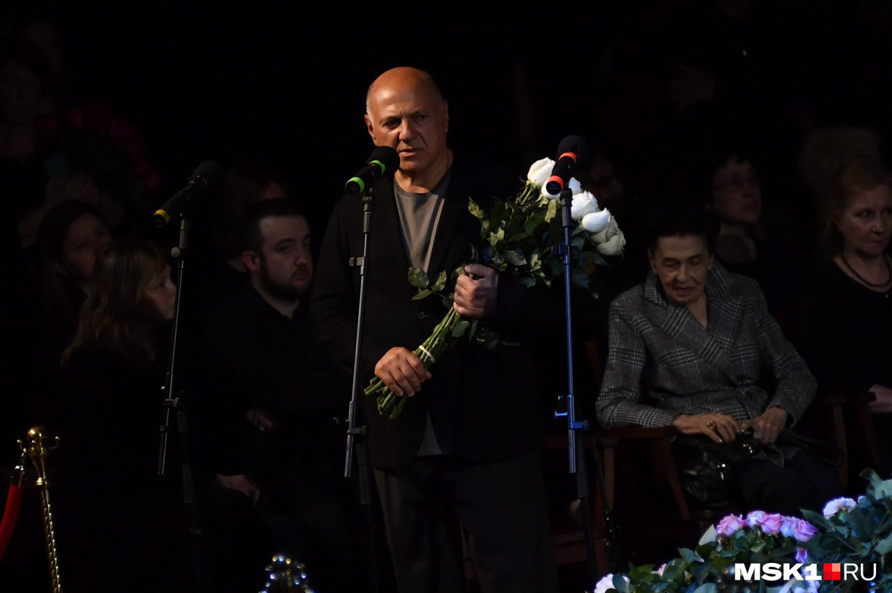 Прощание с ширвиндтом. Прощание с ширвиндтом. Прощание с михаилом державиным. Театр сатиры прощания с актёрами. Похороны веры васильевой фото.