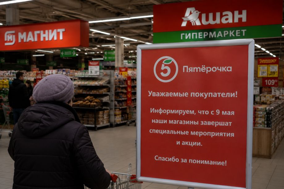 Фото: PRIMPRESS/ИИ | Все закончится 9 мая: «Пятерочка», «Ашан» и «Магнит» приняли решение