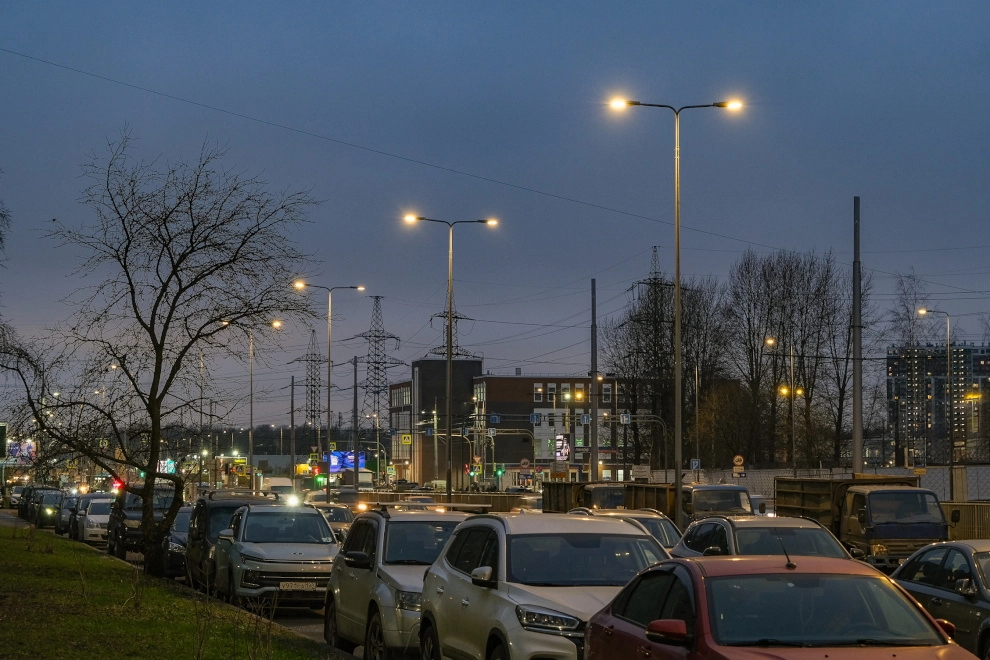 Александр Беглов: Почти 300 светодиодных светильников преобразили облик Ириновского проспекта - tvspb.ru