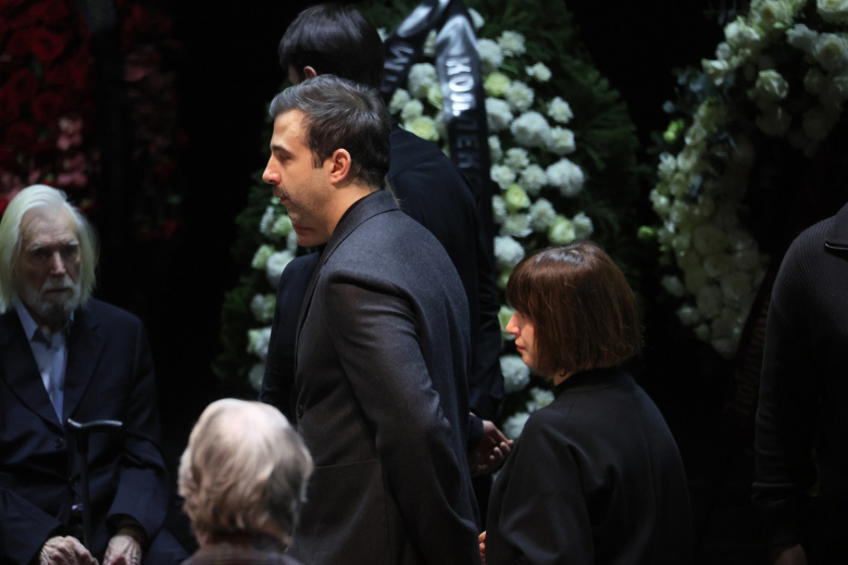 «Игорек, подари мне пузырек»: Ургант тепло попрощался с Золотовицким