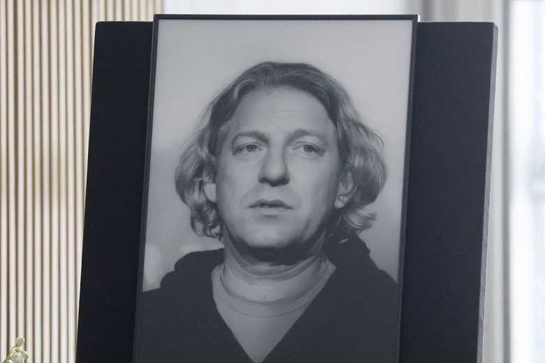 «Выбрал самую холодную ночь»: дочь Олейникова простилась с отцом