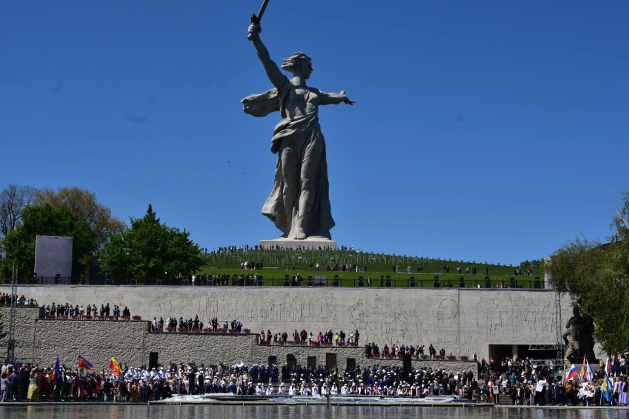 Музыканты филармонии в честь 80-летия Великой Победы с успехом выступили в Республике Конго, Волгограде и Калининграде