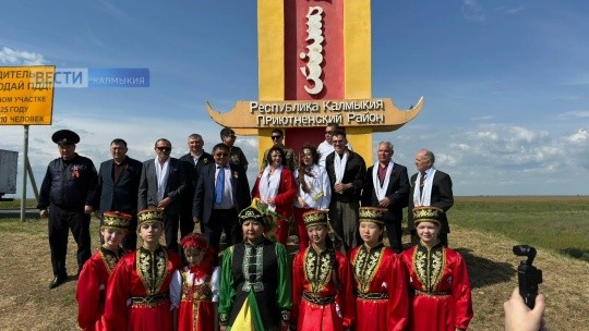 Сегодня в Калмыкию доставили частицу Вечного огня из Александровского сада Москвы.