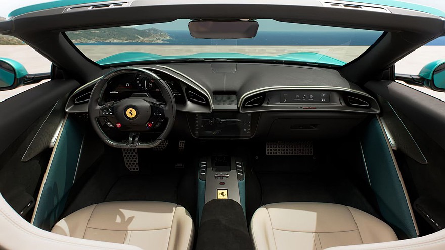 На фото: салон Ferrari Amalfi Spider
