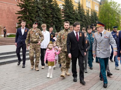 Андрей Воробьев с сыновьями почтил память героев Великой Отечественной войны