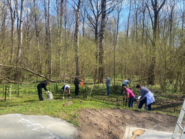 Благоустройство Братской могилы 04.05.2026 