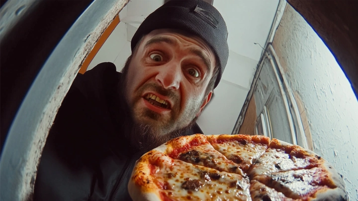 Они нас так ненавидят? Мигранты портят еду при доставке. Крик души профессора