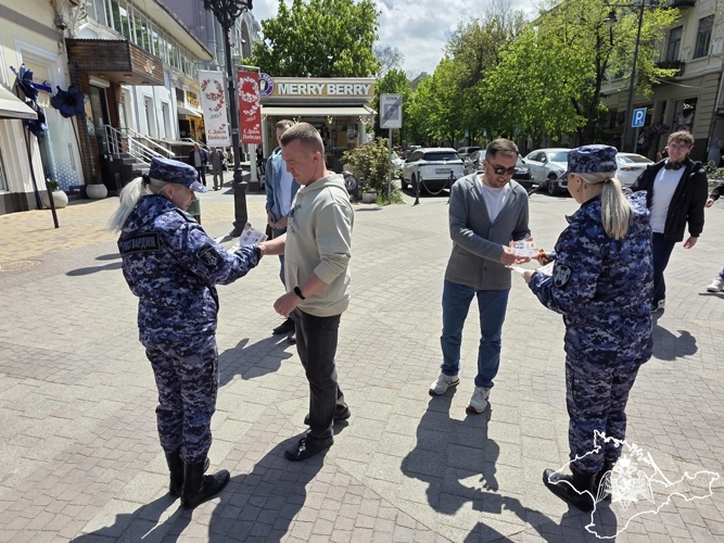 В Крыму и Севастополе росгвардейцы в преддверии Дня Победы провели акцию «Георгиевская лента»