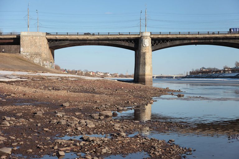 Уровень воды в Волге в Твери приближается к критическому минимуму