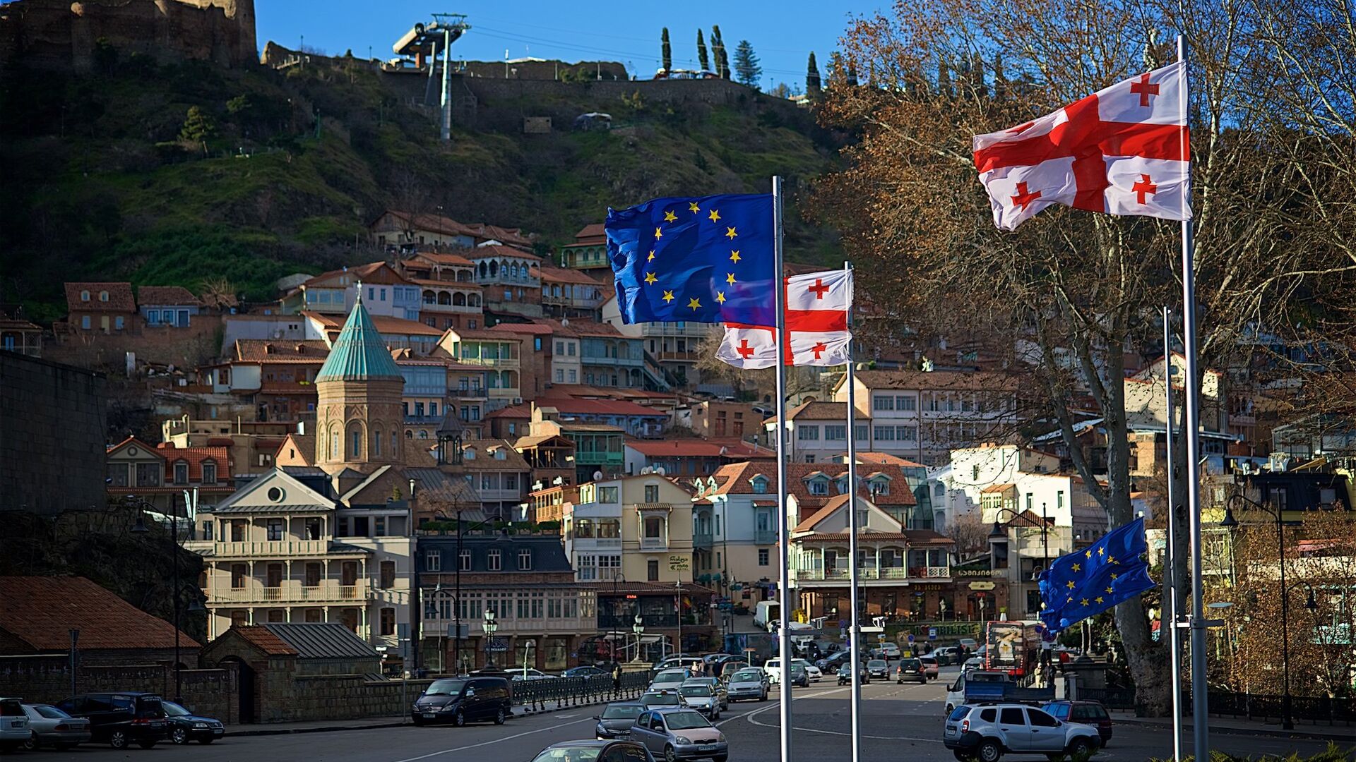 Флаги ЕС и Грузии на площади Европы в Тбилиси - Sputnik Грузия, 1920, 29.09.2025