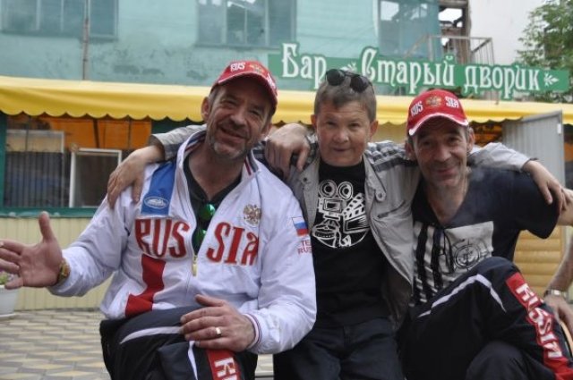 Сергей Троегубов с Сыроежкиным и Электроником, братьями Юрием и Владимиром Торсуевыми.