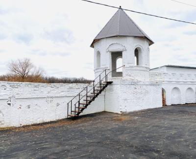 В Пугачевском районе жители восстановили древнюю монастырскую башню