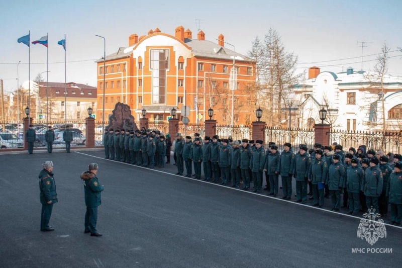 Ямальские спасатели возобновили традицию по поднятию государственного флага Российской Федерации.