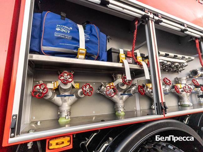 Вячеслав Гладков вручил ключи от новых спецмашин белгородским пожарным - Изображение 2