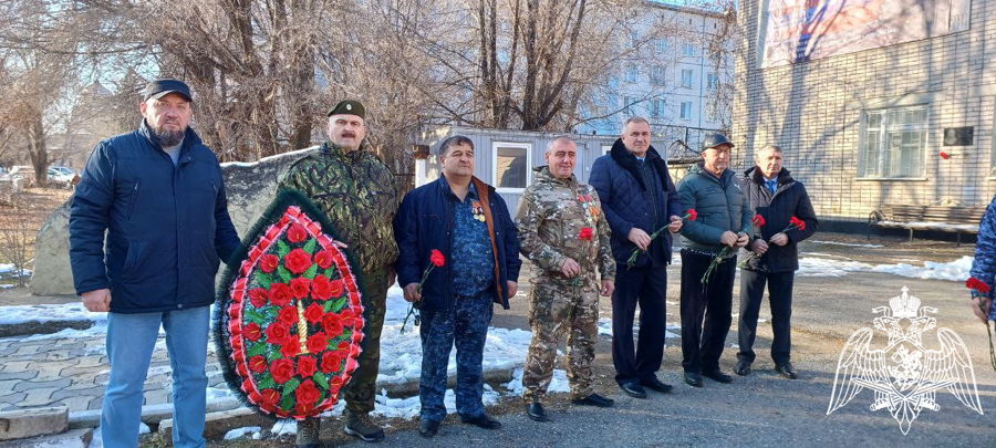 Росгвардейцы Карачаево-Черкесии почтили память Героя России Евгения Остроухова