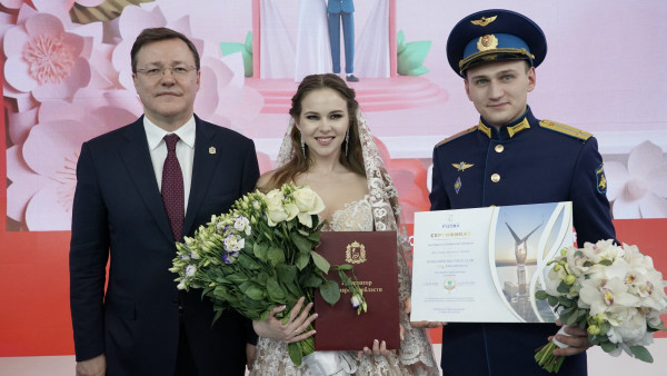 Пара из Самарской области поженилась на выставке «Россия» в Москве