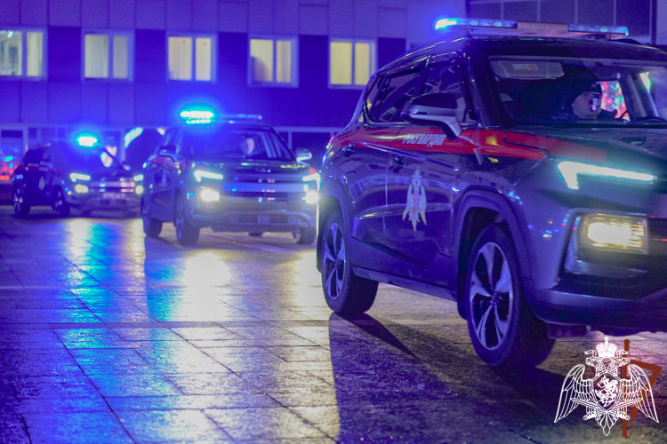 Сотрудники вневедомственной охраны Росгвардии провели флешмоб, посвященный Году единства народов России