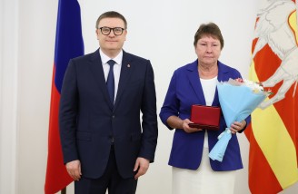 Алексей Текслер вручил государственные и региональные награды южноуральцам. Автор фото - Наиль Фаттахов 